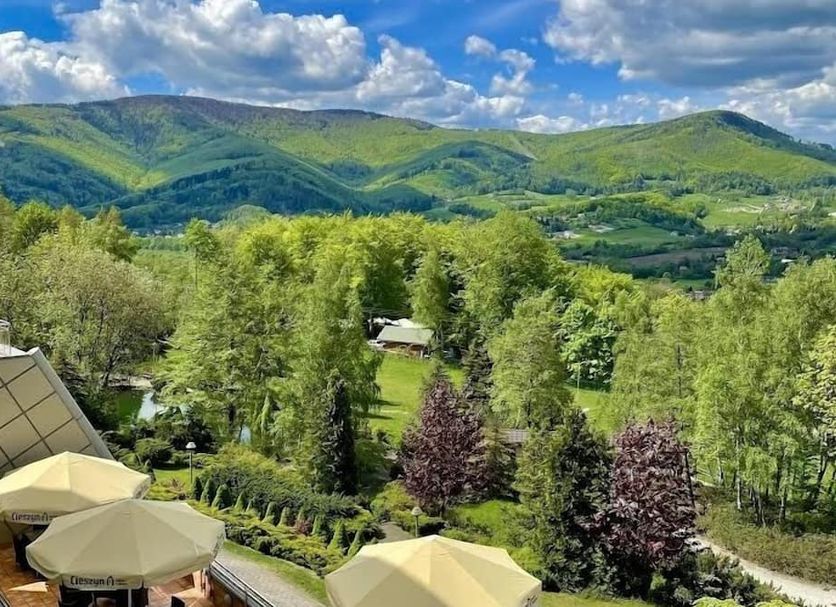Belweder in Ustroń with mountain views over a lush green landscape and terrace seating