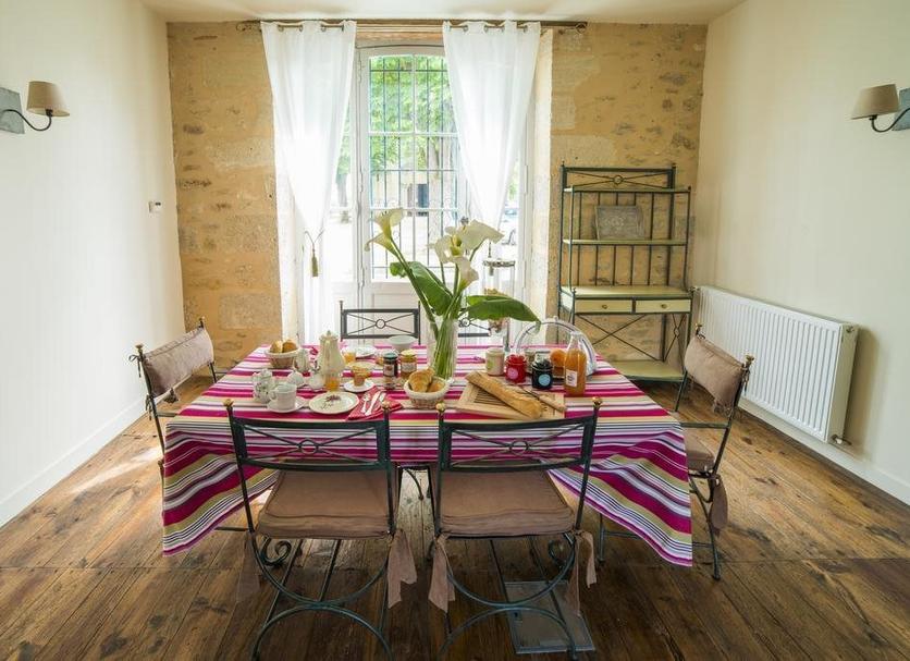Dining room Photo