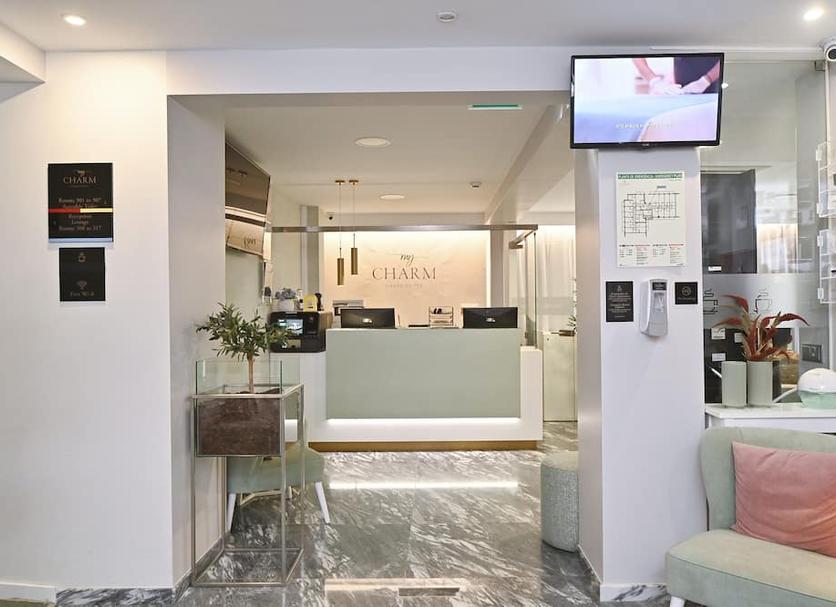 Front desk Photo