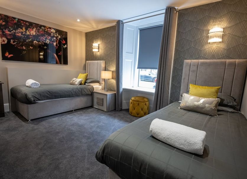 The Fort Hotel, Dundee: twin room with two single beds, window seat, and floral wall art