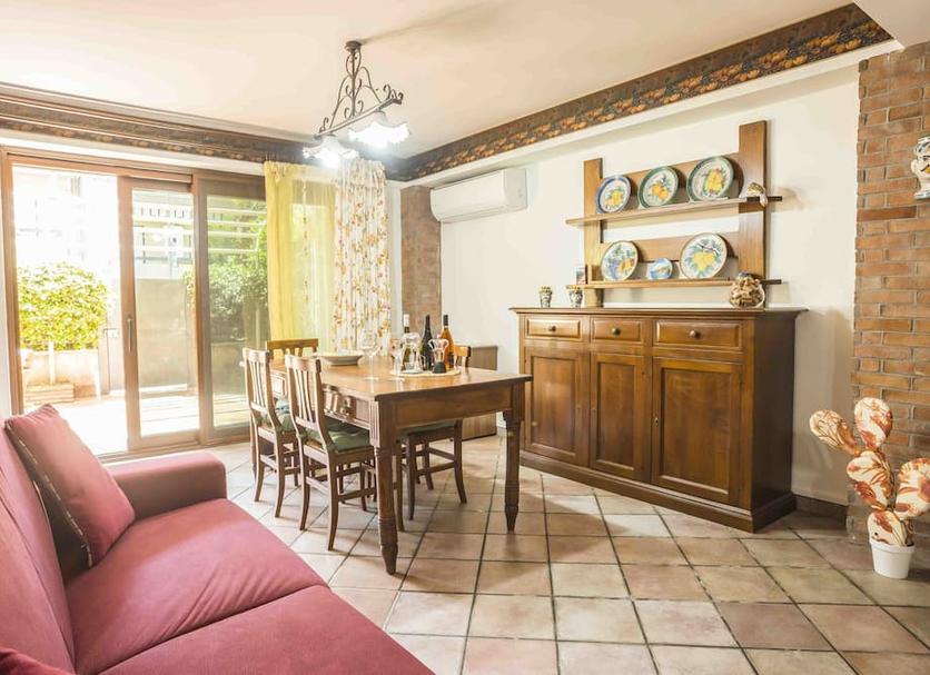 Dining room Photo