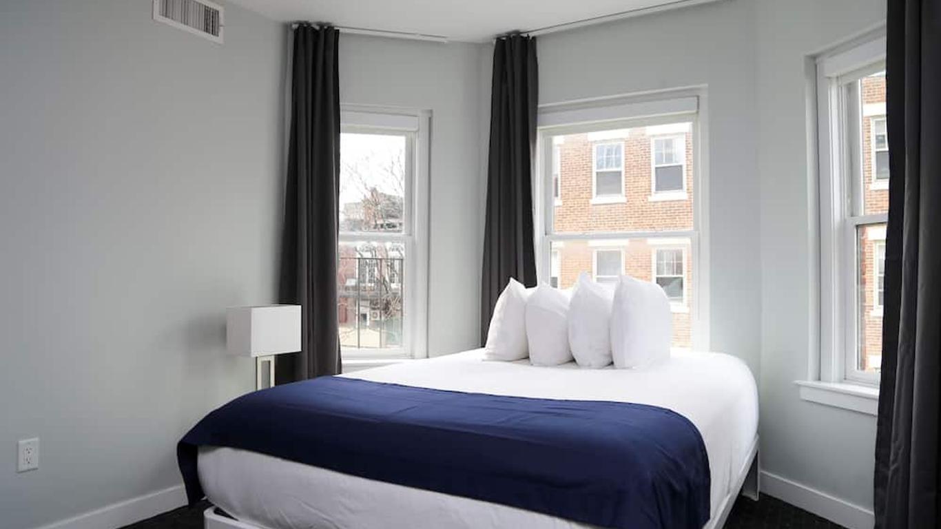 Maverick Suites at 245 Newbury St