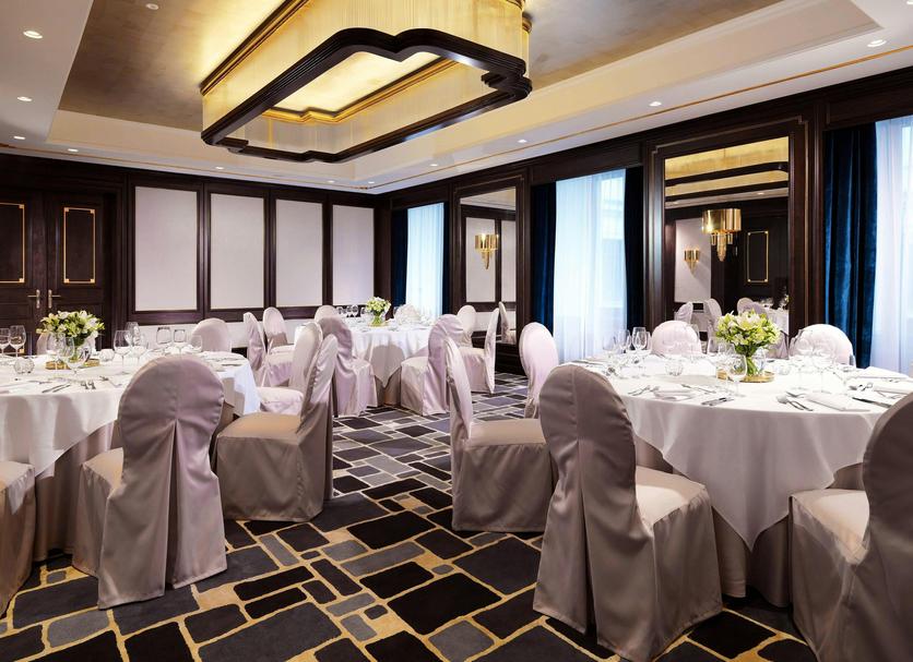 Banquet hall Photo