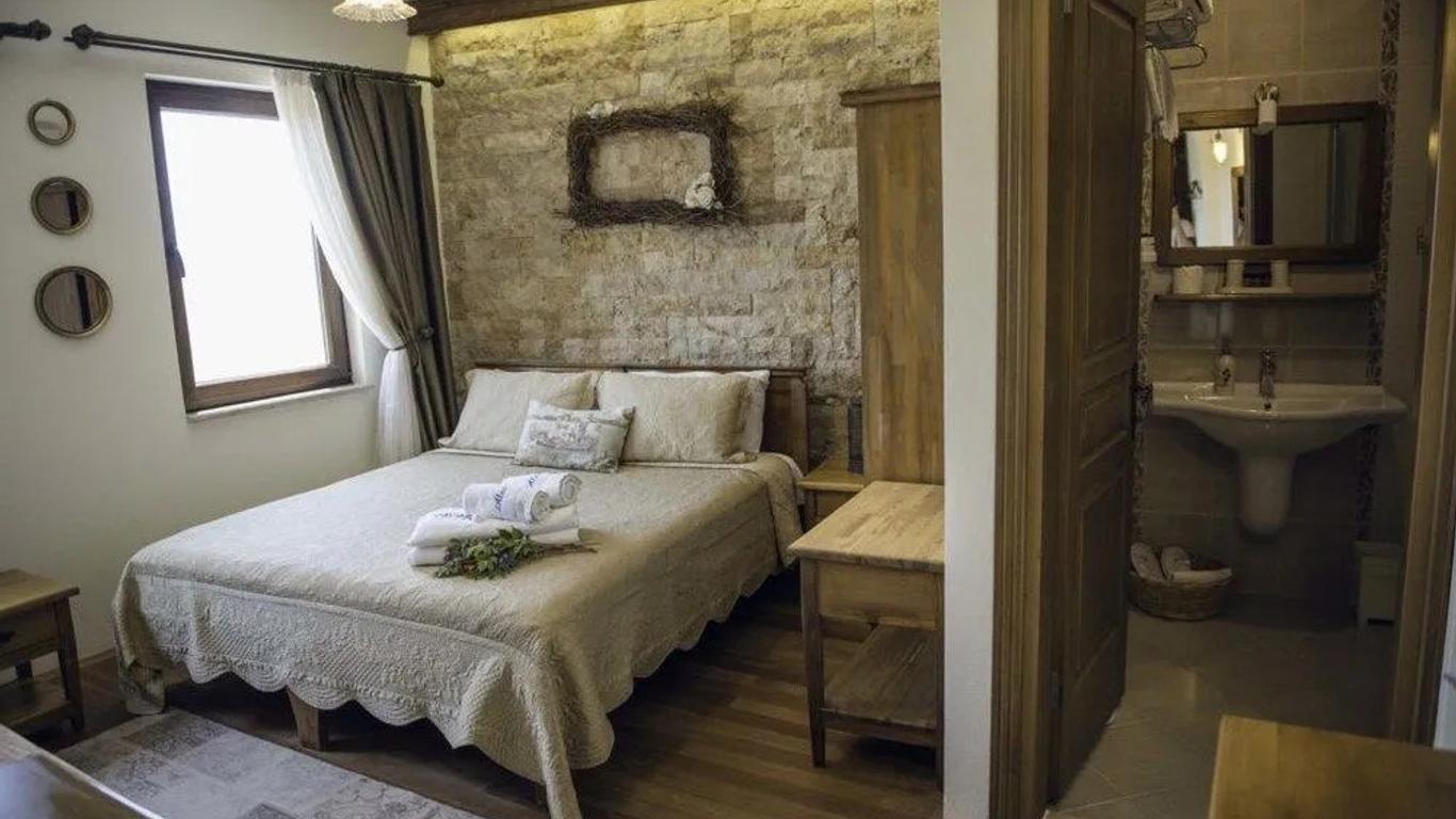 Alesta Hotel
