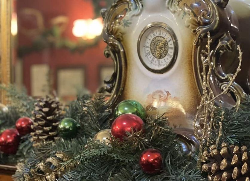 The Horseshoe and Castle, Rochester: festive clock display with pine branches, red ornaments, and pinecones