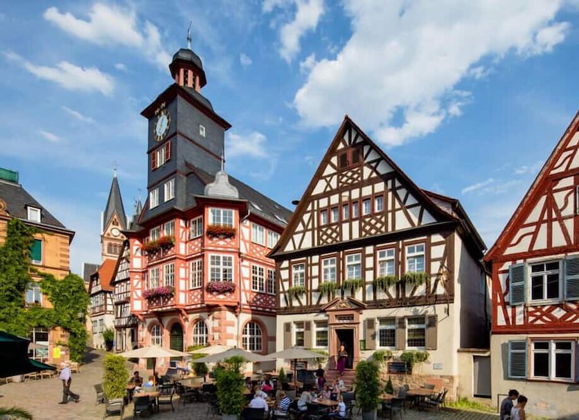 Goldener Engel in Heppenheim with half-timbered buildings and a town square under a blue sky
