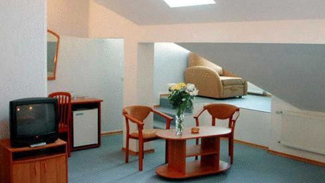 August Hotel