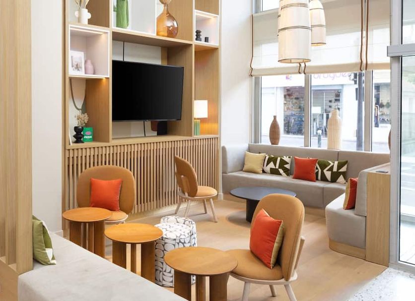 Residence Inn by Marriott Paris Didot Montparnasse lobby with seating area and TV in Paris