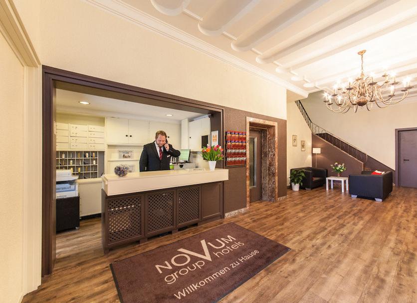 Front desk Photo