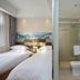 Hi Inn (Shanghai Zhongshan Park Wuyi Road) room with twin beds and a compact bathroom in Shanghai