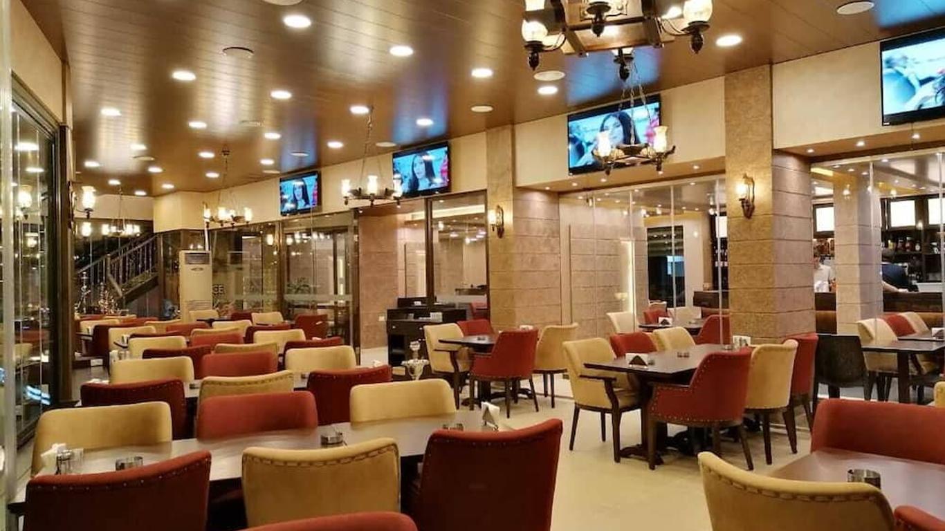 La Place Hotel