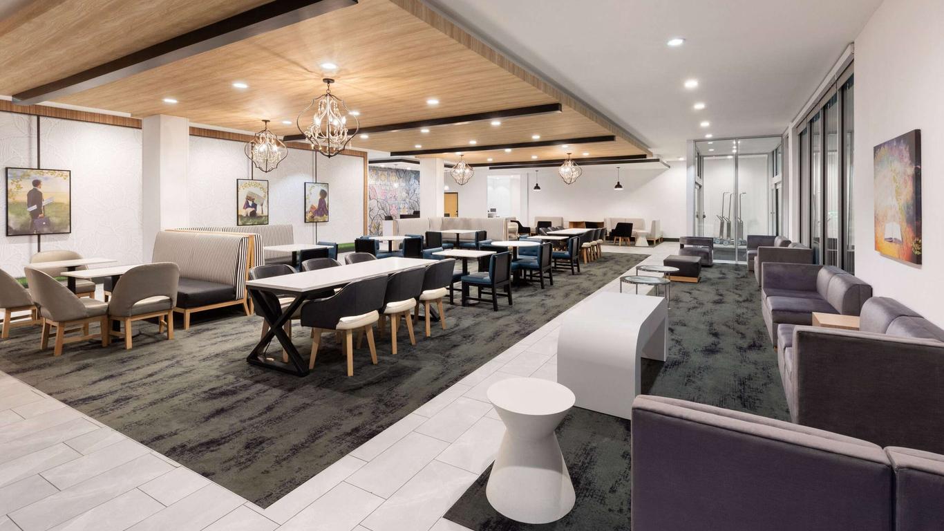 La Quinta Inn & Suites by Wyndham Austin Parmer/Tech Ridge