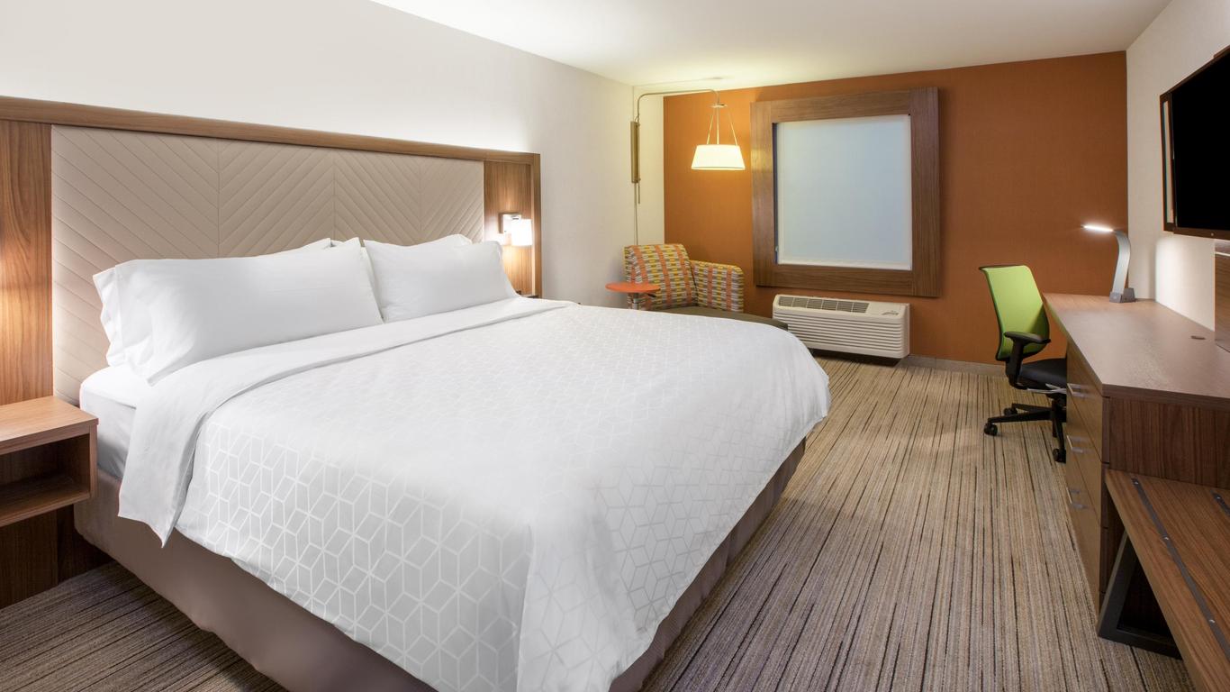Holiday Inn Express & Suites Dayton North - Vandalia
