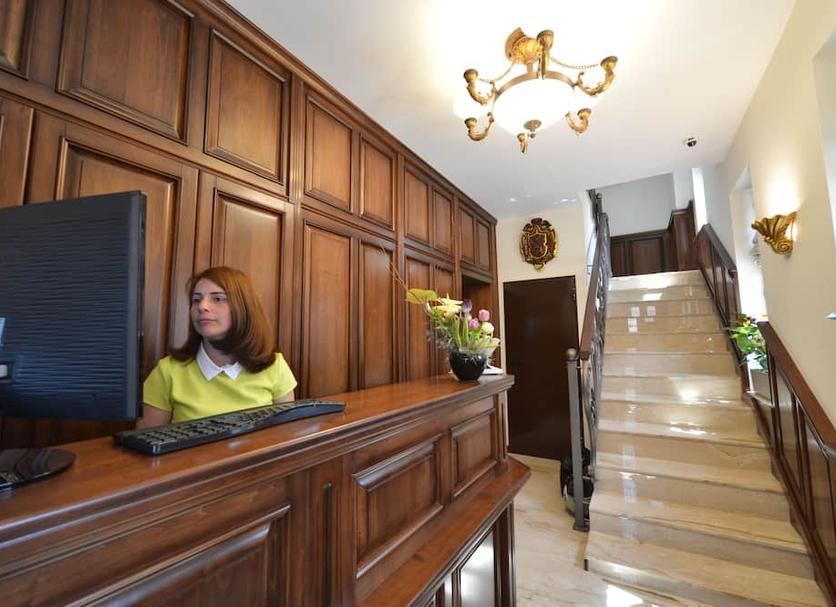 Front desk Photo