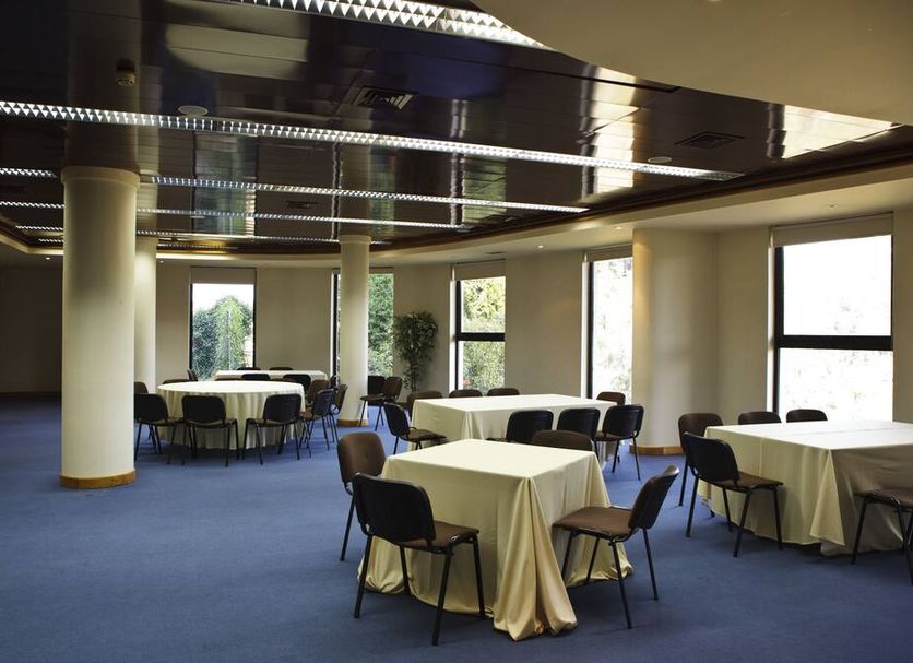 Hotel Miracorgo in Vila Real meeting room with round tables, chairs and large windows