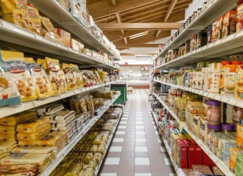 Del Garda Village and Camping in Peschiera del Garda supermarket aisle with stocked shelves and tiled floor