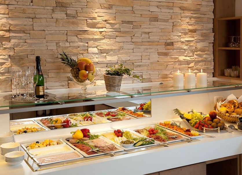 Buffet Photo