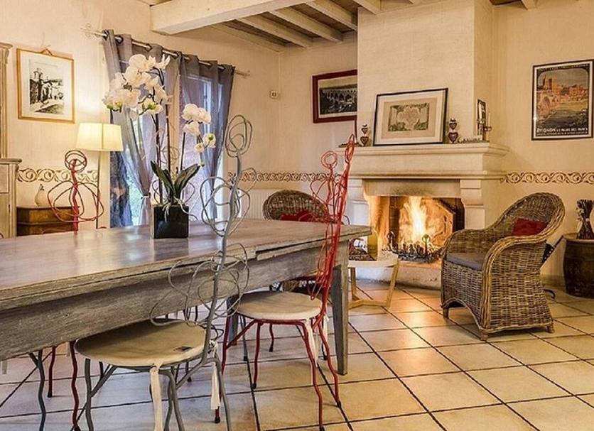 Dining room Photo