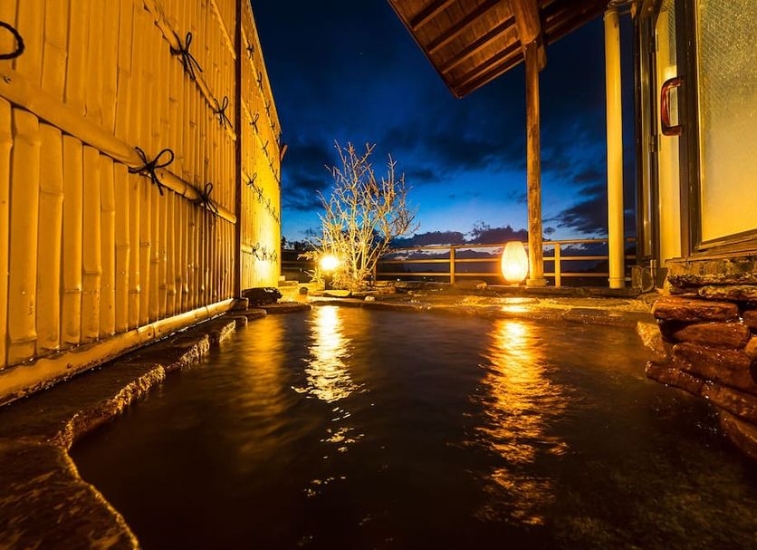 Suminoyu in Yamanouchi with an outdoor hot spring bath at dusk and mountain views