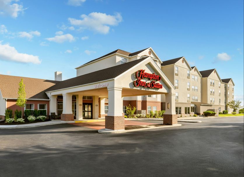 Hampton Inn & Suites Ft. Wayne-North in Fort Wayne exterior entrance and hotel facade