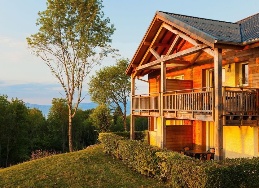 Garden & City Evian - Lugrin in Évian-les-Bains, wooden chalet-style hotel exterior with balcony and lake view
