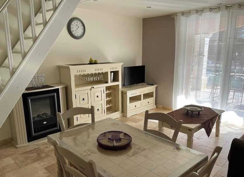 Dining room Photo