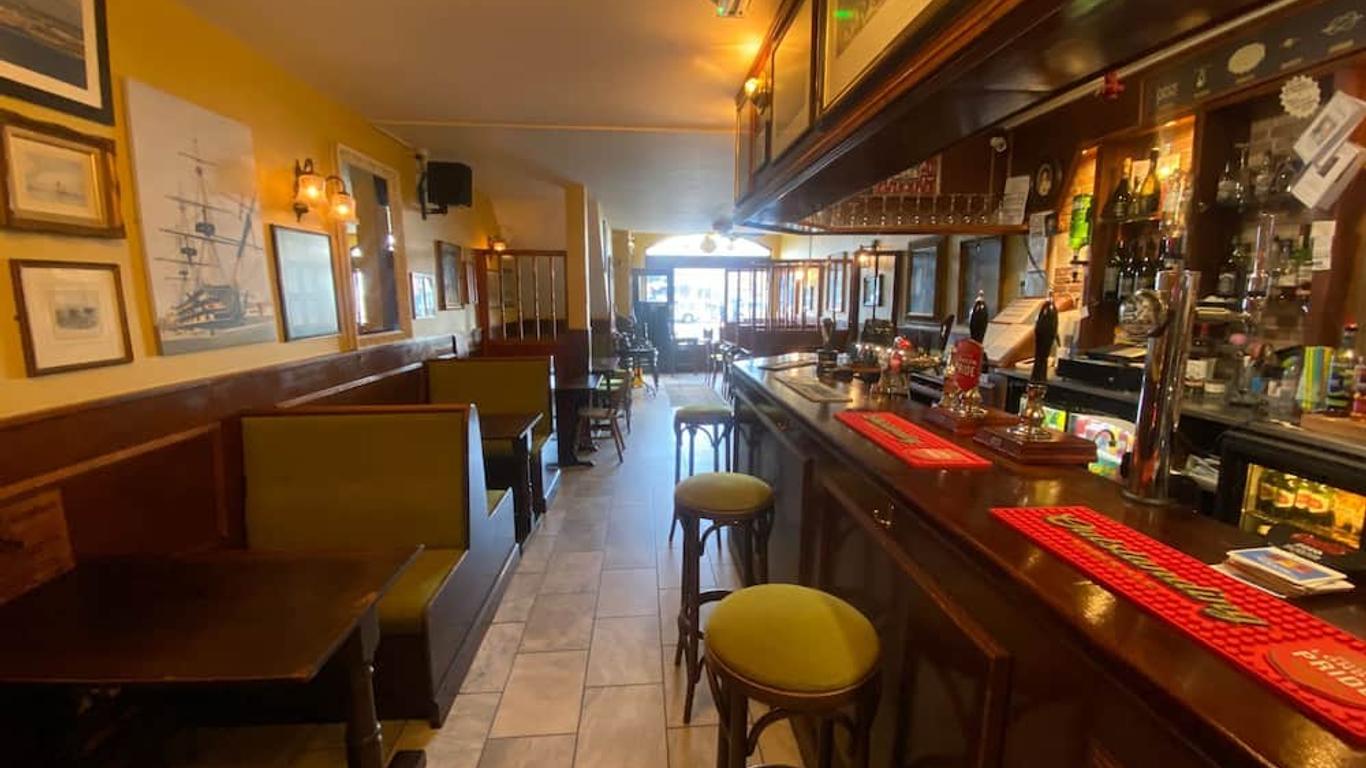 Lady Hamilton Inn