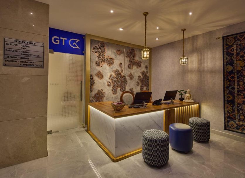 Front desk Photo