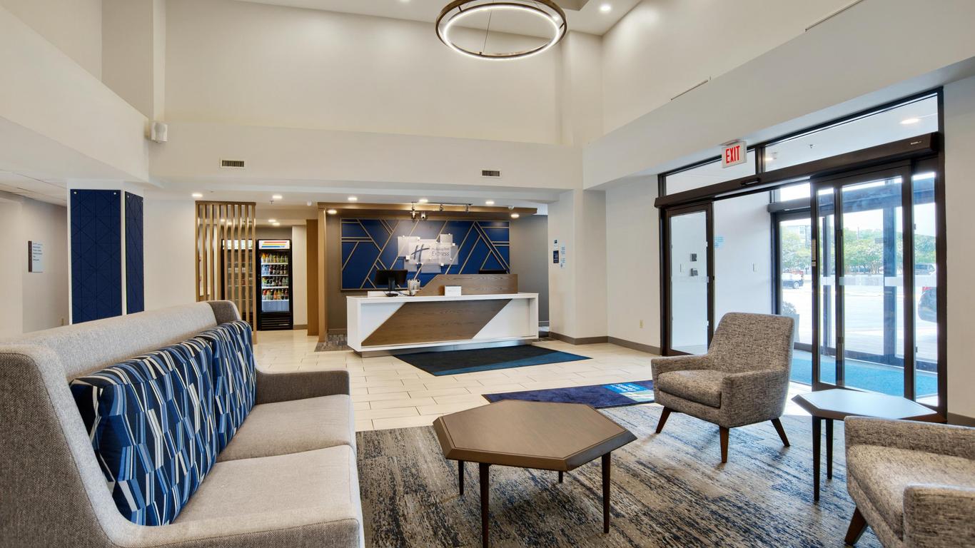 Holiday Inn Express & Suites Mobile – I-65
