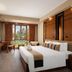 Nirwana Resort Hotel, Tanjung Pinang: guest room with king bed and balcony garden view