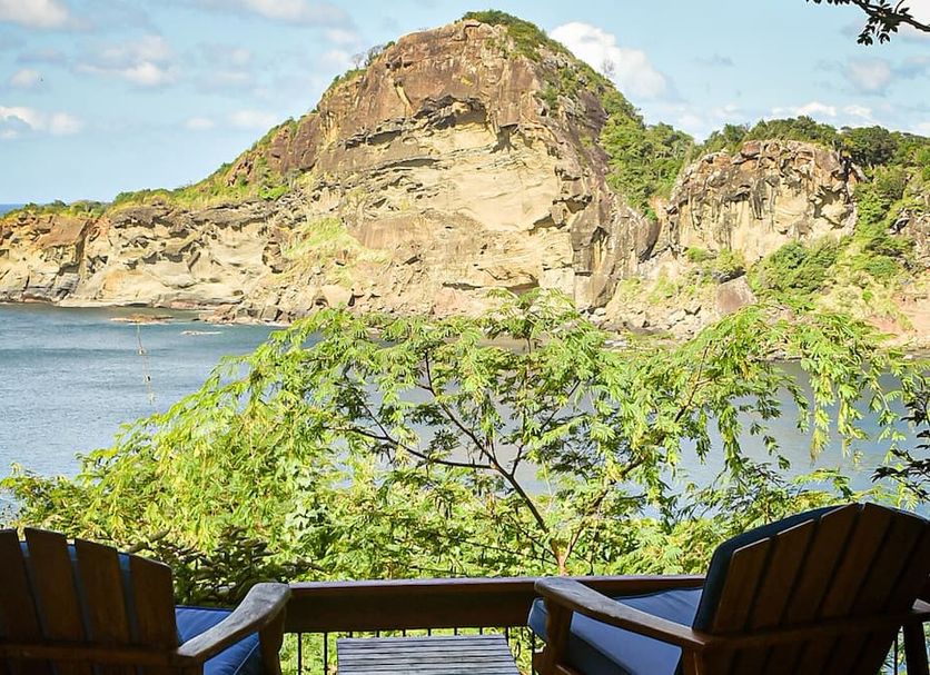 Aqua Oceanfront Hotel Resort in El Gigante with oceanfront cliff and sea view from the balcony