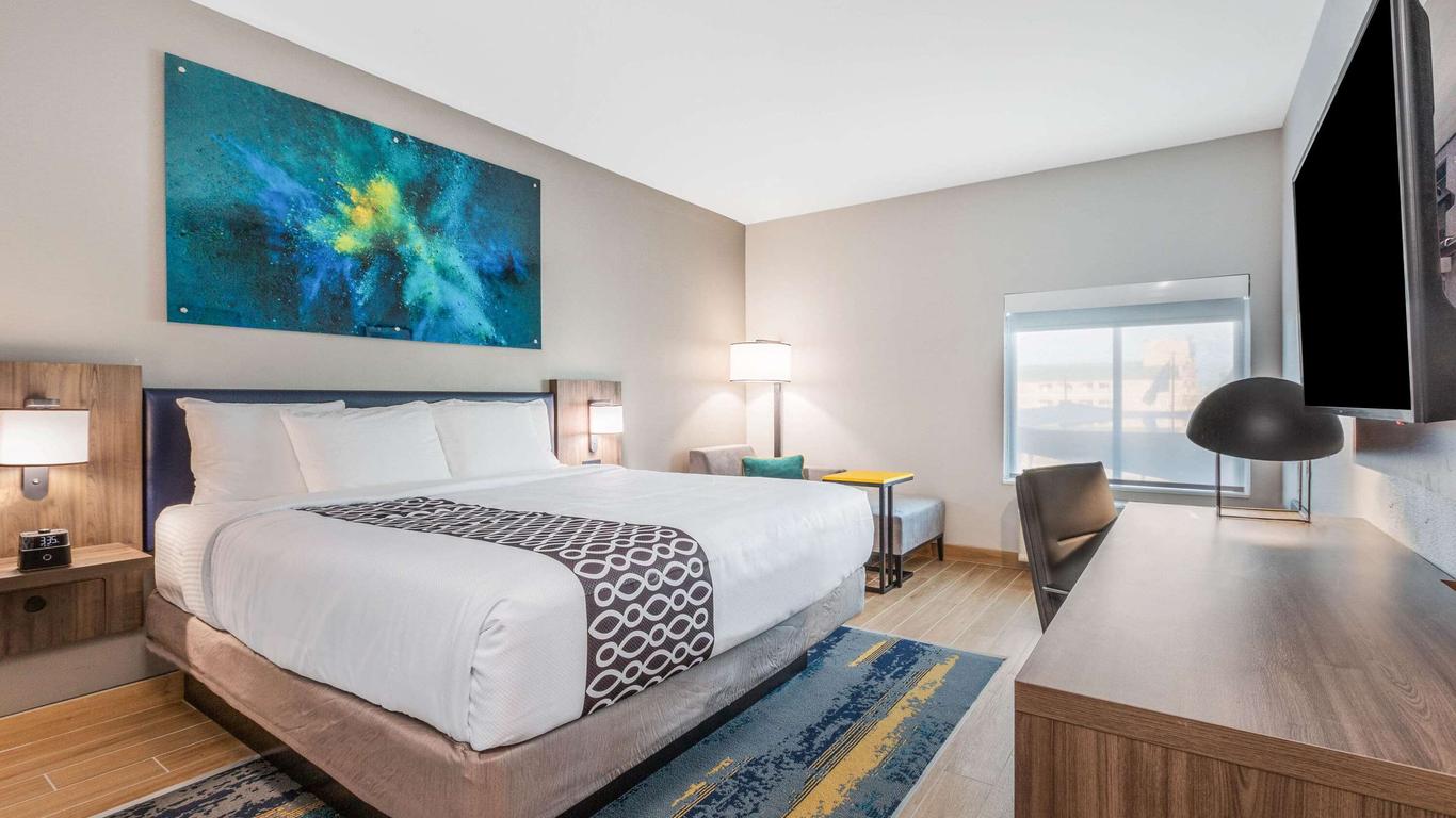 La Quinta Inn & Suites by Wyndham Galveston West Seawall
