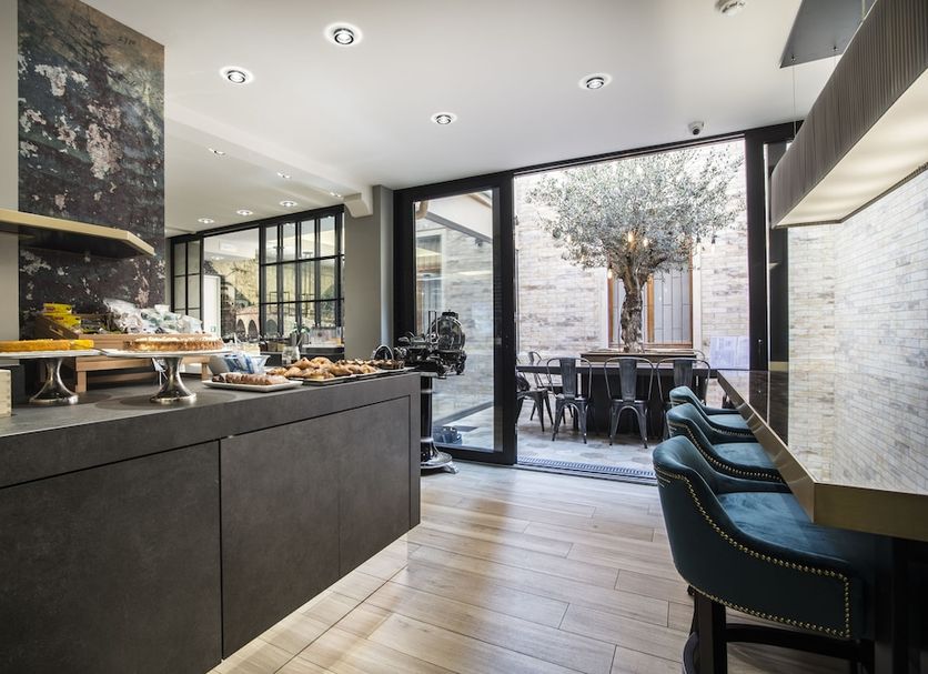 Hotel Milano & Spa Verona breakfast area with indoor seating and patio dining view