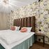 Sure Hotel Studio by Best Western, Ole Bull in Bergen: double bed with floral accent wall and wardrobe