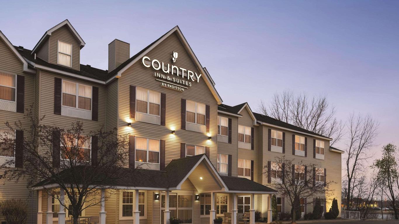 Country Inn & Suites by Radisson, Forest Lake, MN