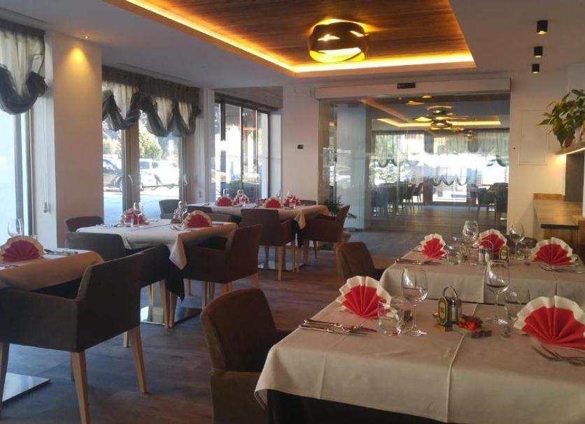 Restaurant Photo