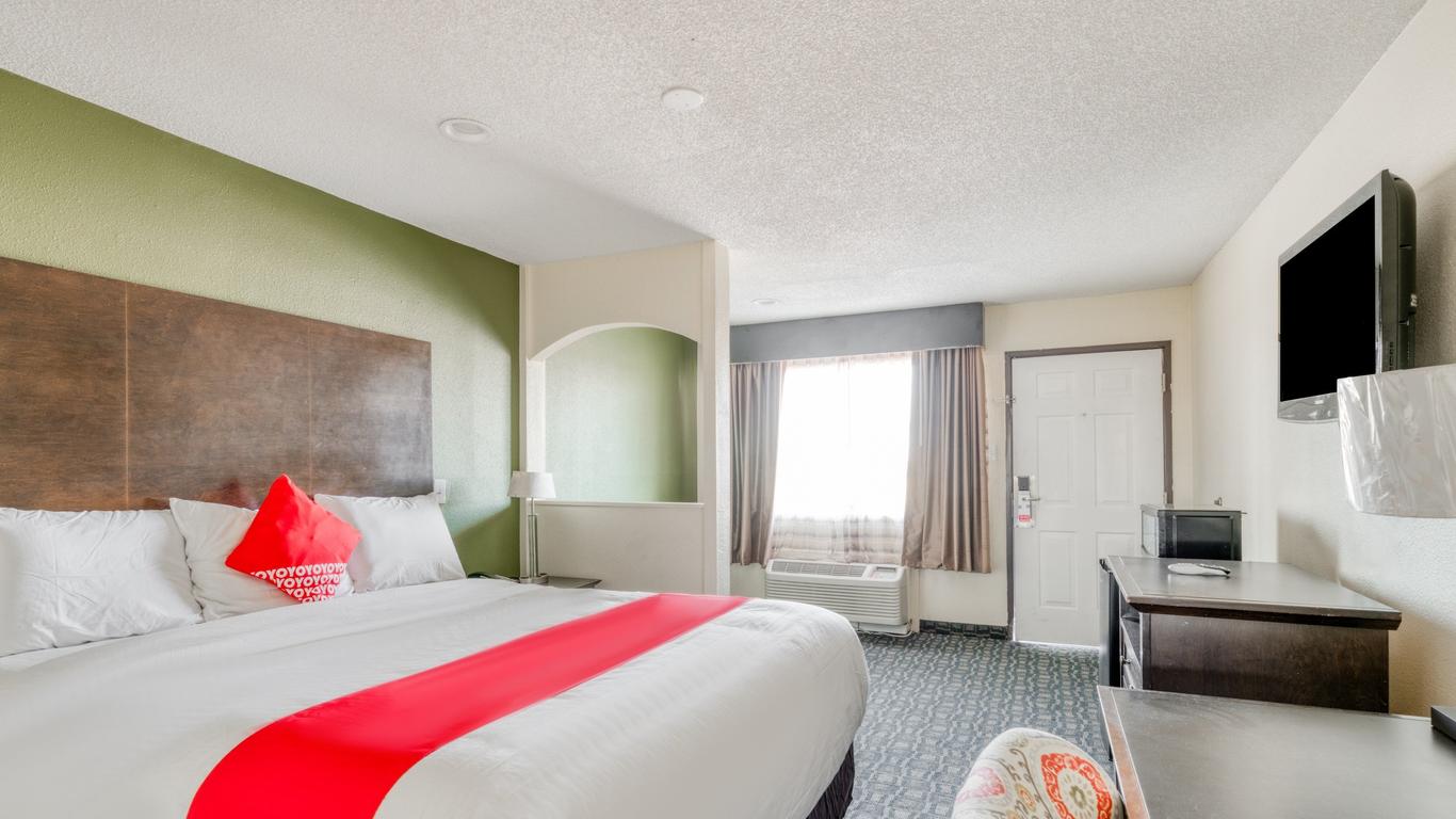 OYO Hotel Rosenberg Tx I-69