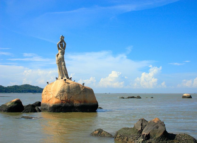 Jin Yu Hotel (Zhuhai Gongbei Port Pedestrian Street) near Zhuhai with seaside statue on a rock