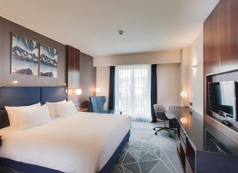 DoubleTree by Hilton Cluj - City Plaza room with king bed, desk and city-view window in Cluj Napoca