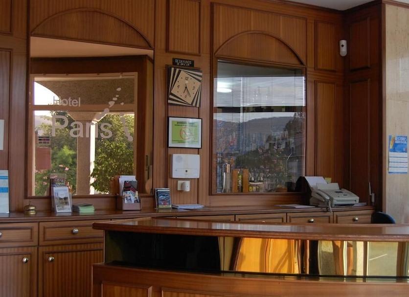 Front desk Photo