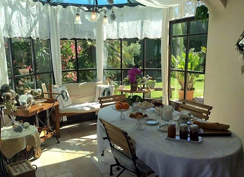 Dining room Photo