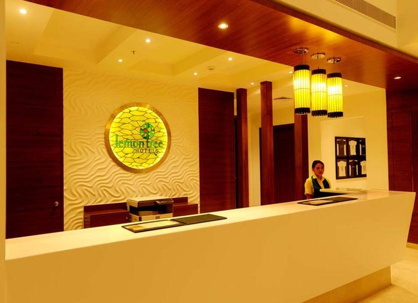 Front desk Photo