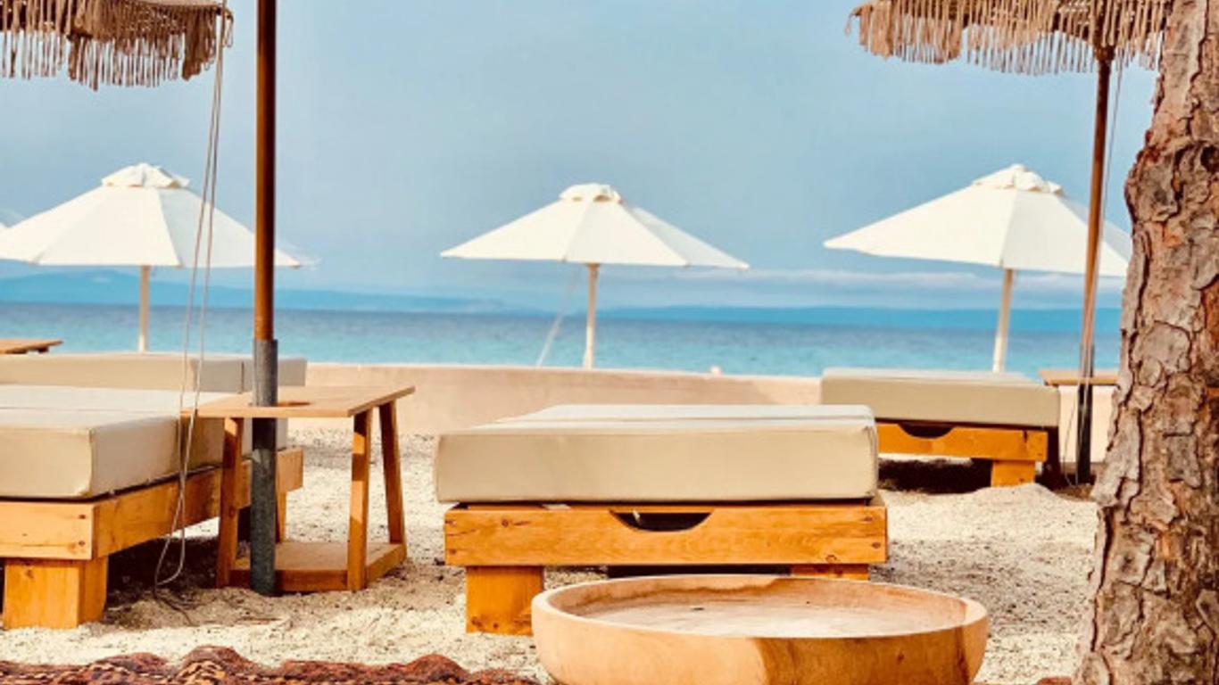 Mako Sea & Suites