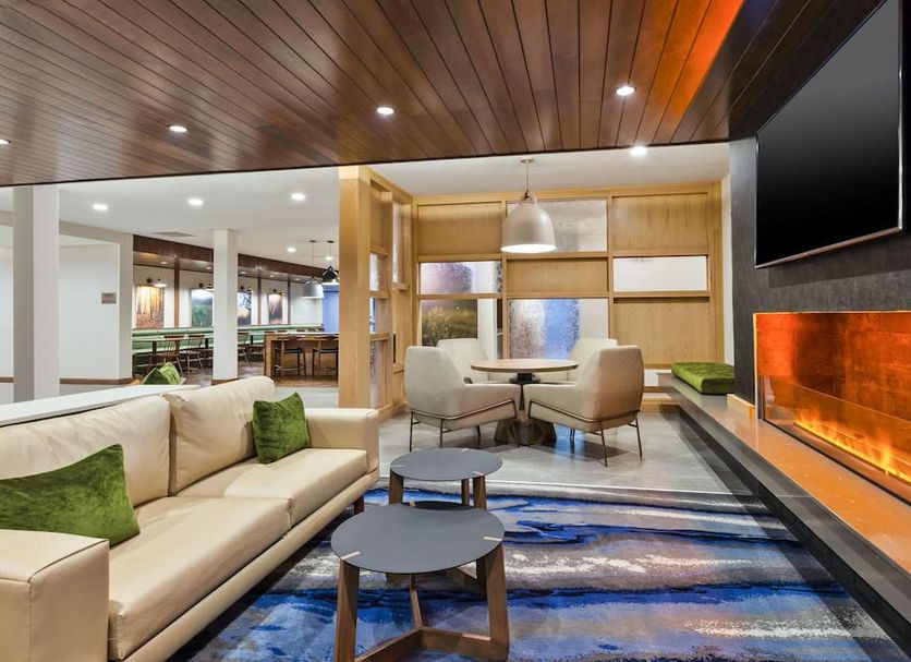 Fairfield by Marriott Inn & Suites Cincinnati Airport South/Florence lobby lounge with fireplace, seating, and TV