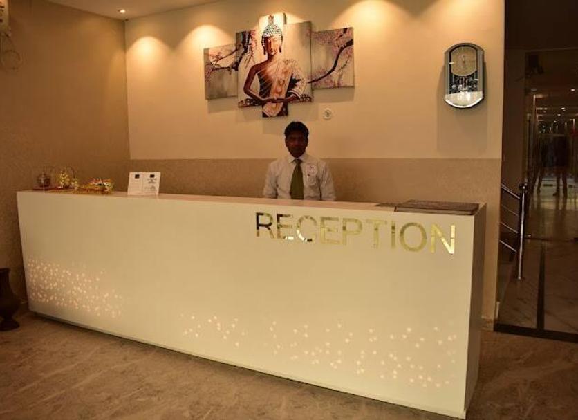 Front desk Photo