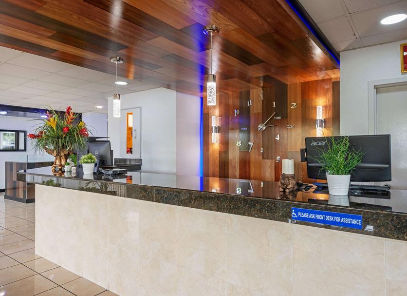 Front desk Photo
