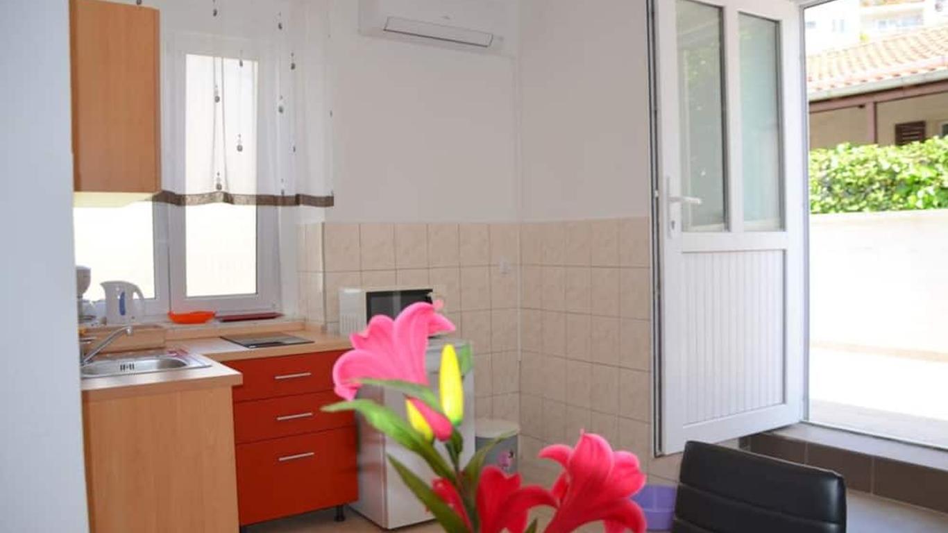 Ema & Sea Apartment's with free private parking