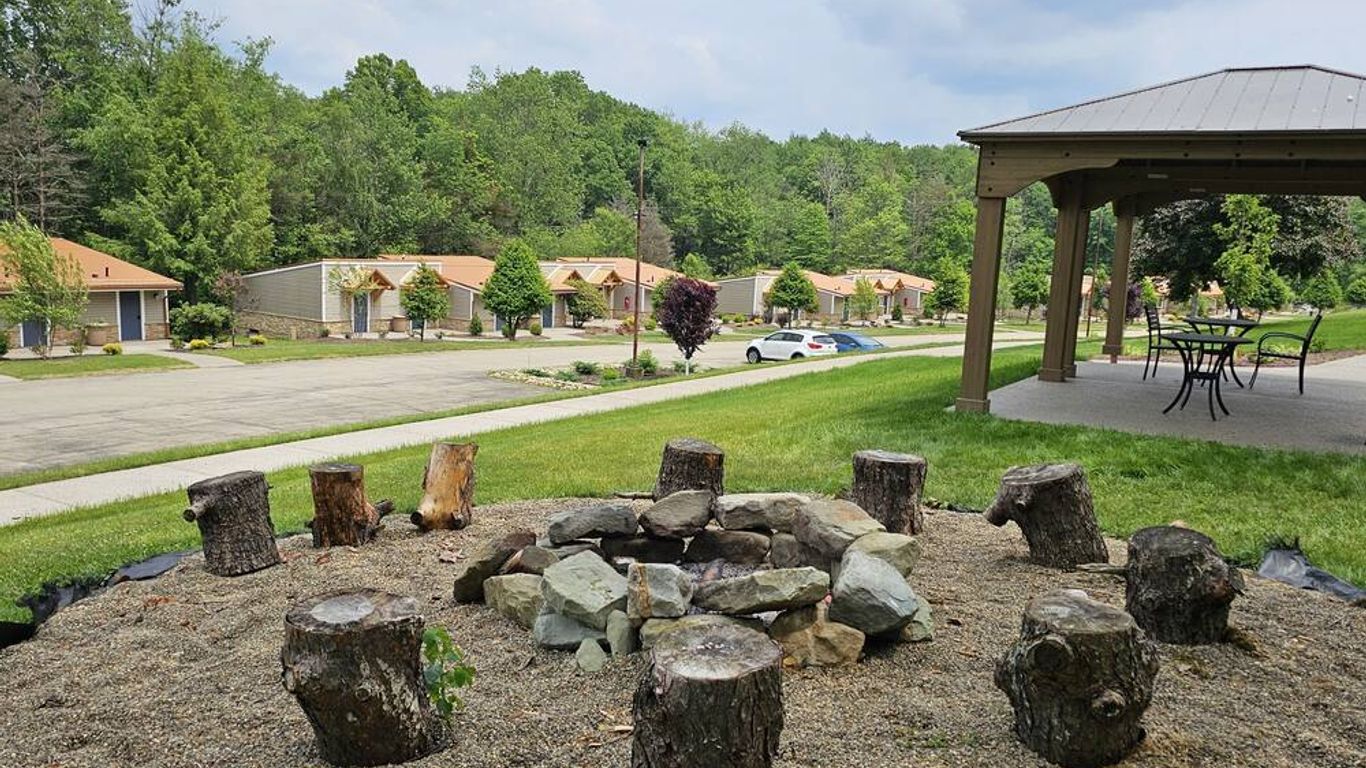 The Lodge at Chalk Hill from 110. Chalkhill Hotel Deals & Reviews KAYAK