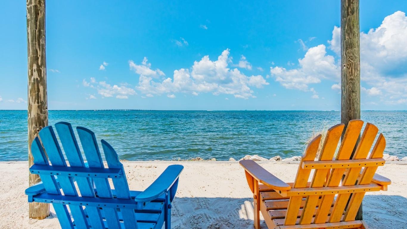 Water View Apartment Suite on the Beach!