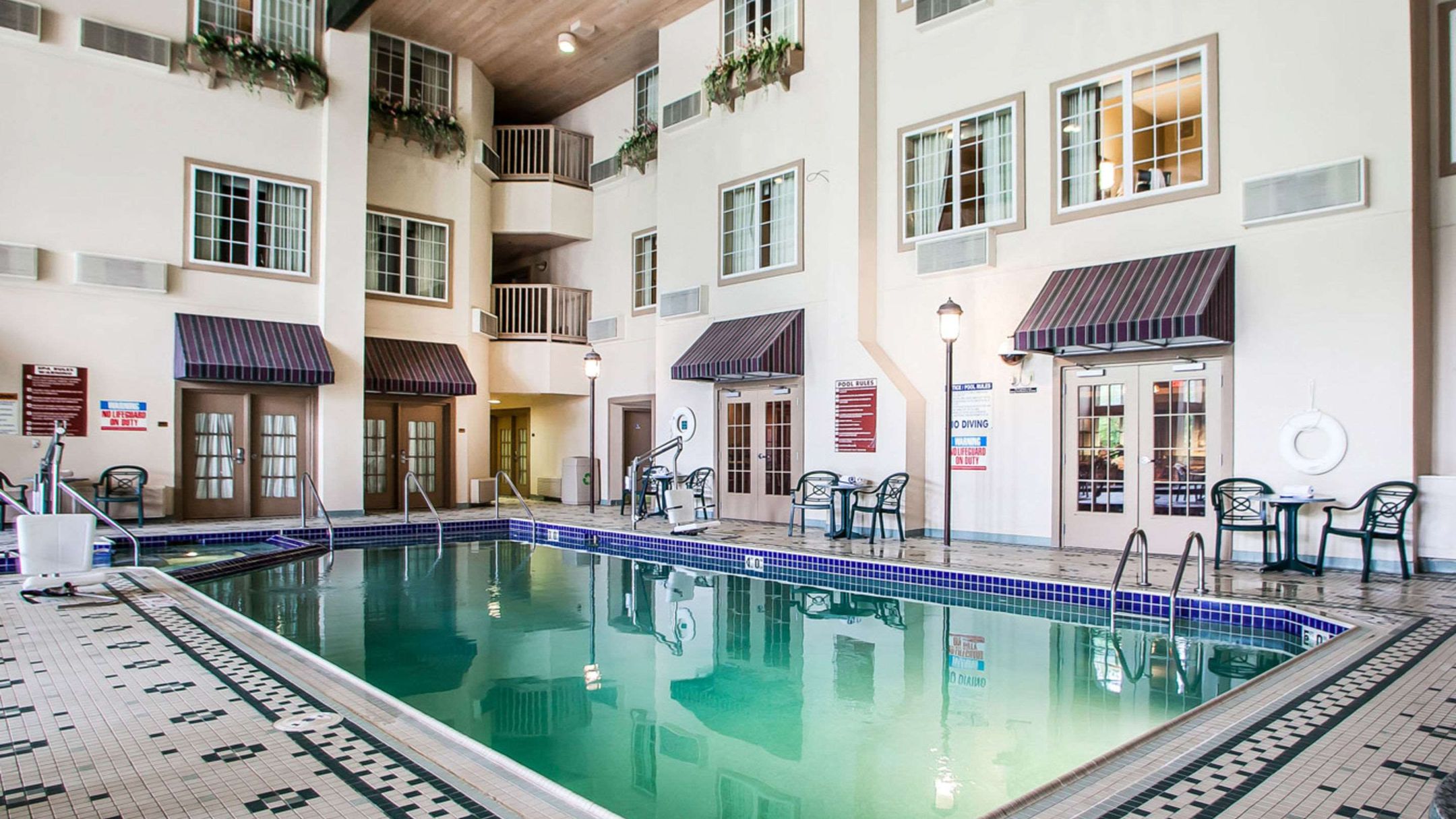 Comfort Suites Milwaukee Airport 99 (̶1̶8̶4̶). Oak Creek Hotel Deals